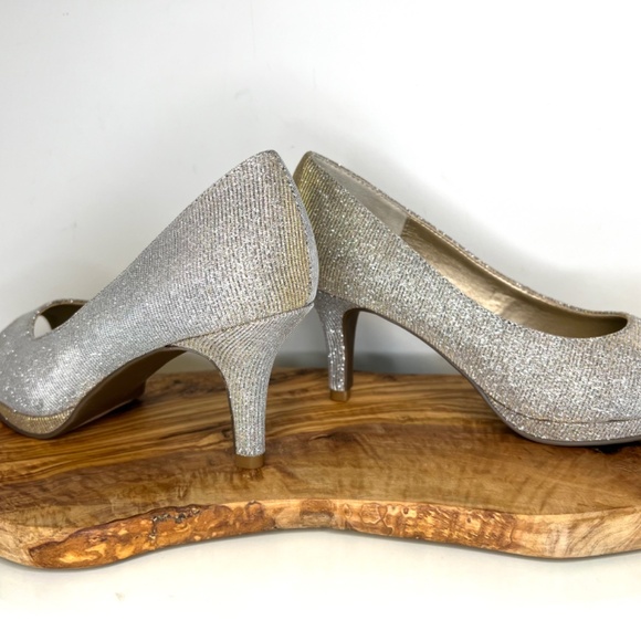 Coach and Four Silver Metallic Glitter Heels Open Toe Size 6 - Picture 9 of 16